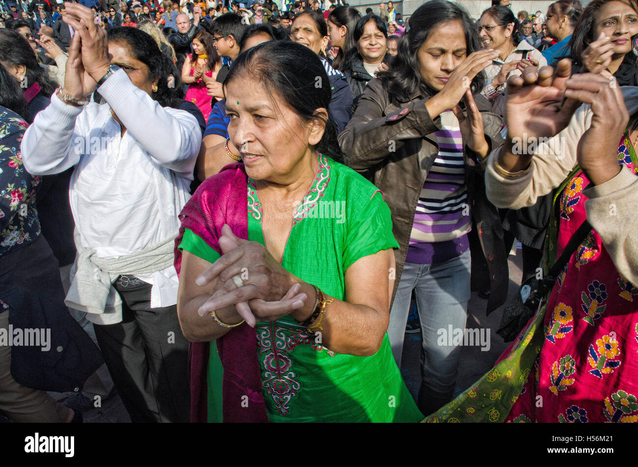 Indù annuale Diwali Festival della luce in Trafalgar Square Londra Foto Stock