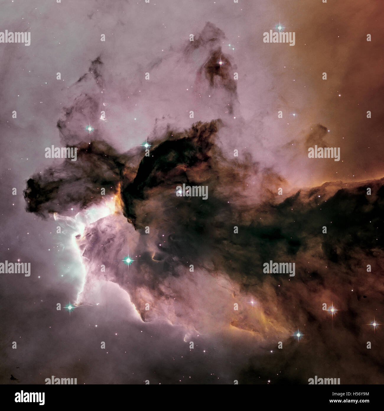 Eagle Nebula. Gas e polvere sorge dal vivaio stellare. Foto Stock