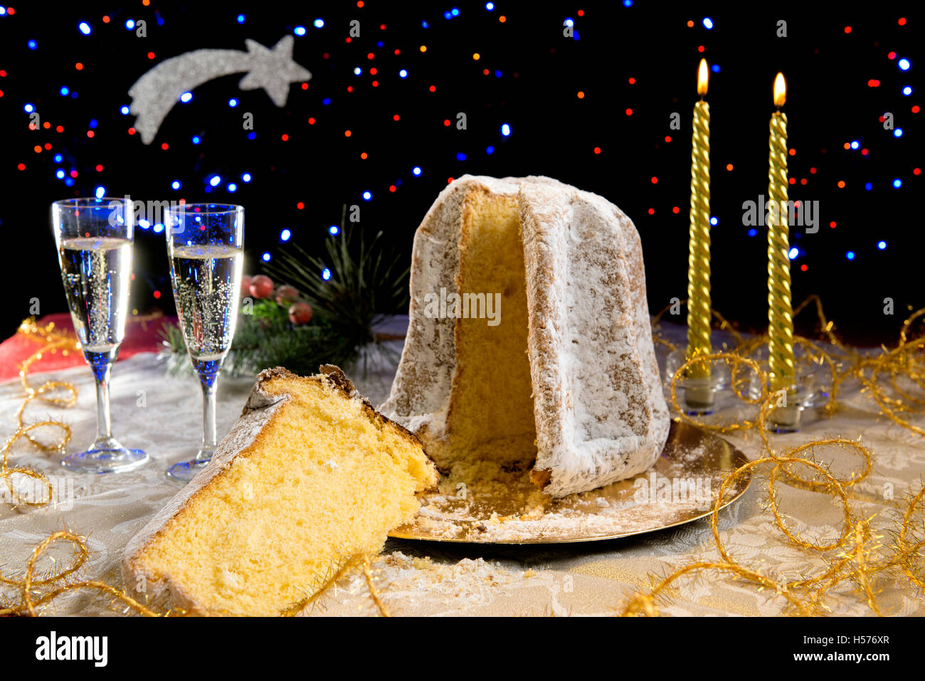 Il pandoro e champagne umore Natalizio per party Foto Stock