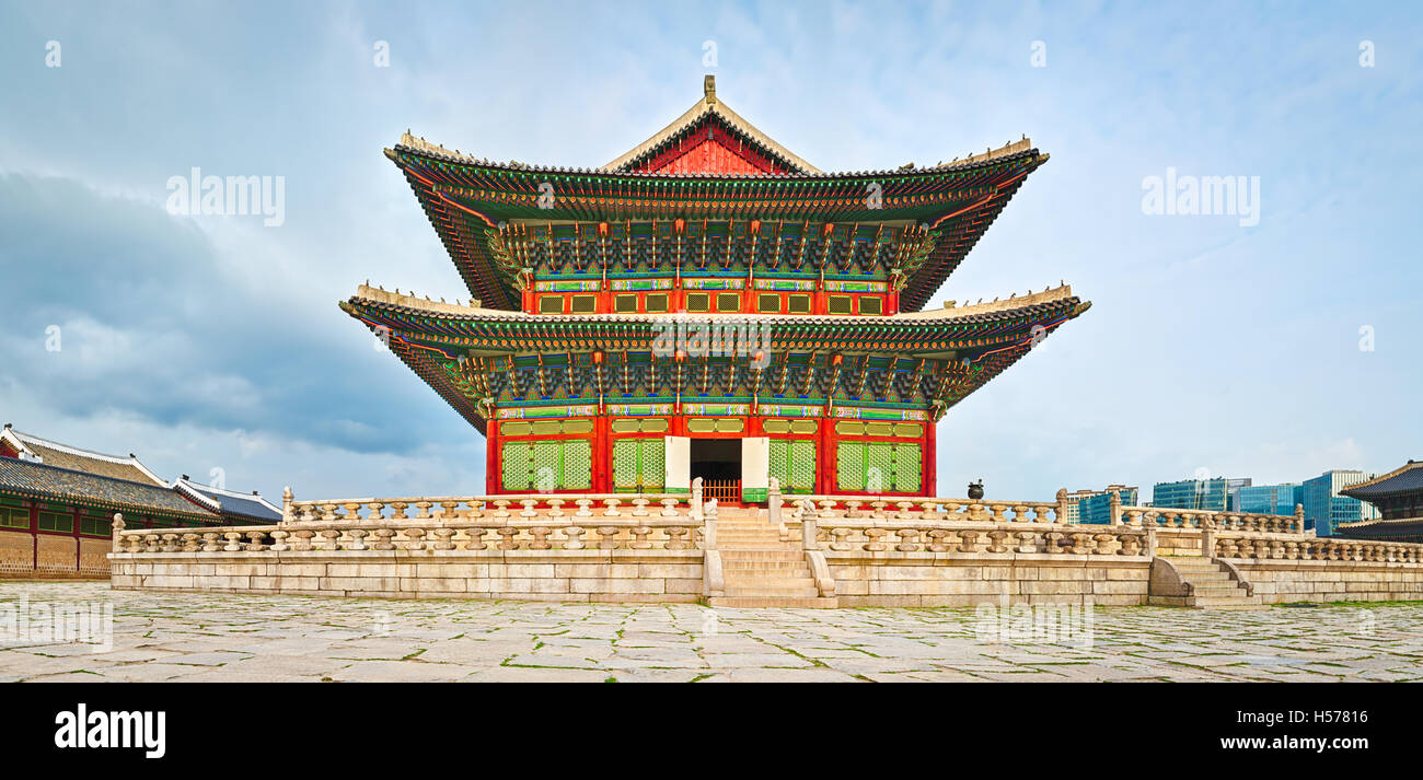 Geunjeongjeon, la principale sala trono. Il Palazzo Gyeongbokgung. Seoul. Corea del Sud. Panorama Foto Stock