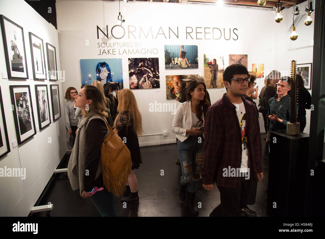 Valutazione atmosfera a Norman Reedus: una raffinata arte della fotografia mostra a Voila! Galleria il 12 novembre 2015 a Los Angeles, California, Stati Uniti d'America Foto Stock