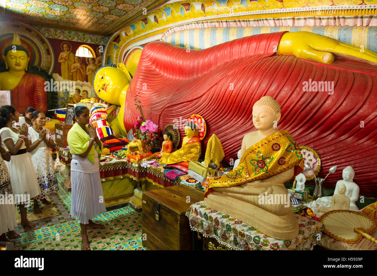 Buddha reclinato nel monastero di Jetavana nella sacra città del patrimonio mondiale Anuradhapura, Sri Lanka Foto Stock