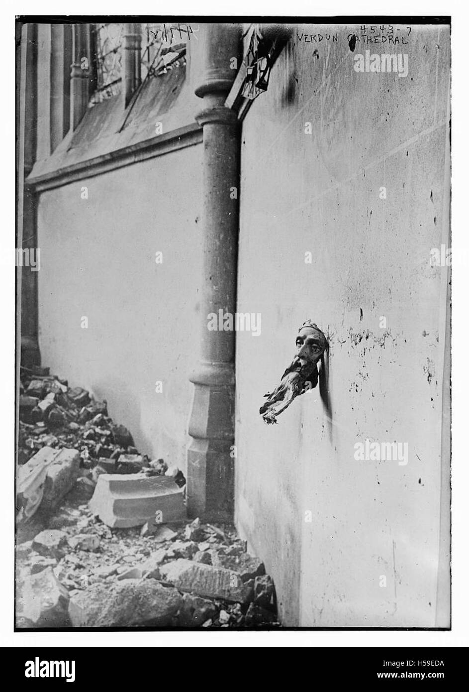 Questo titolo si riferisce probabilmente a un'immagine o a un riferimento a Verdun, un evento storico significativo o luogo legato alla battaglia di Verdun, uno degli scontri più lunghi e sanguinosi della prima guerra mondiale Foto Stock