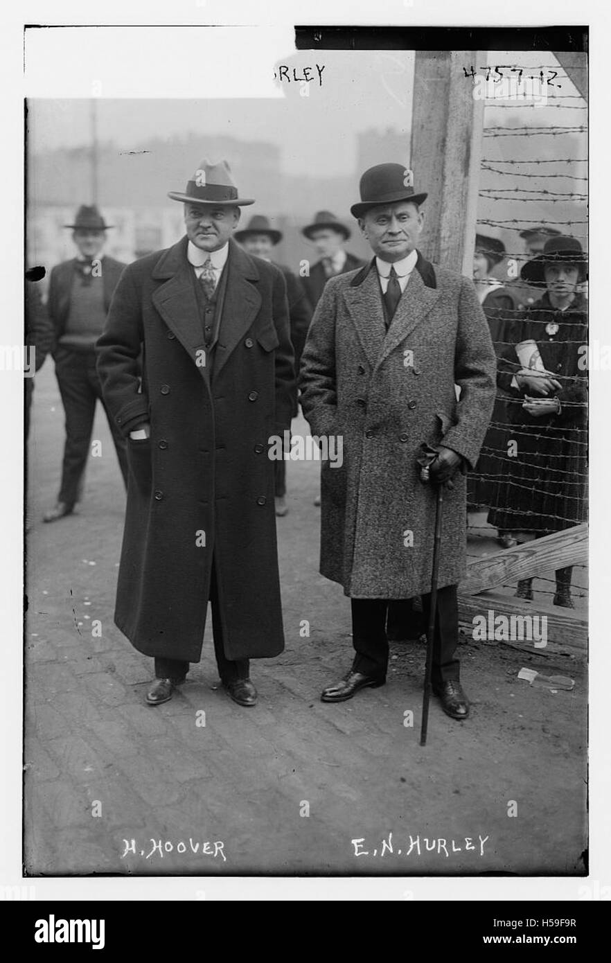 Un riferimento a Hoover & Hurley, possibilmente un'azienda, una partnership o un evento storico correlato a questo nome. Per creare una didascalia precisa e dettagliata, è necessario un contesto più ampio. Foto Stock