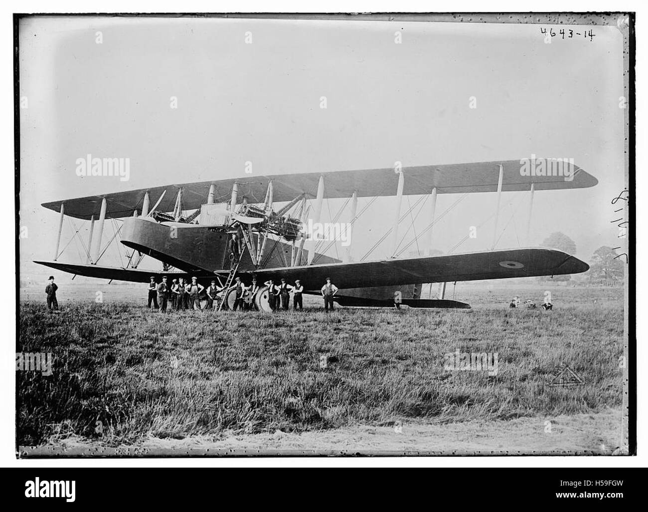 La British Handley Aircraft, spesso associata alla compagnia Handley Page, fu un attore significativo nel primo settore dell'aviazione. Questo particolare modello rappresenta i primi progressi di progettazione e ingegneria nella costruzione di aeromobili. Foto Stock