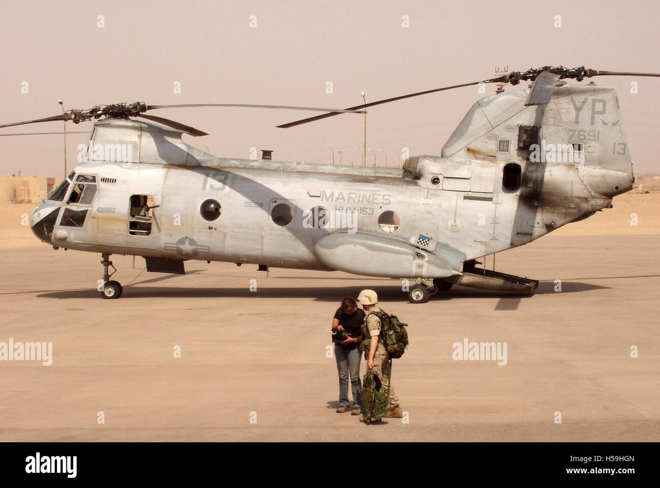 Xix ott. 2003 U.S. Marine Corps CH-46E Sea Knight elicottero di Al Faw in Iraq meridionale. Foto Stock
