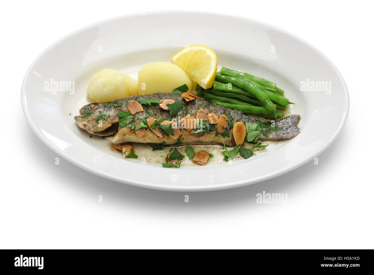 Trout meuniere amandine, trota iridea marrone con burro e mandorle Foto Stock