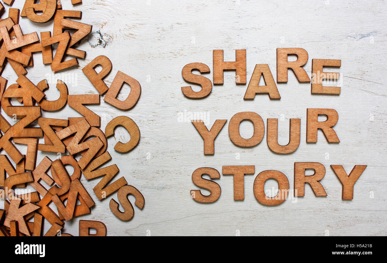 Condividete la vostra storia è scritto lettere in legno Foto Stock