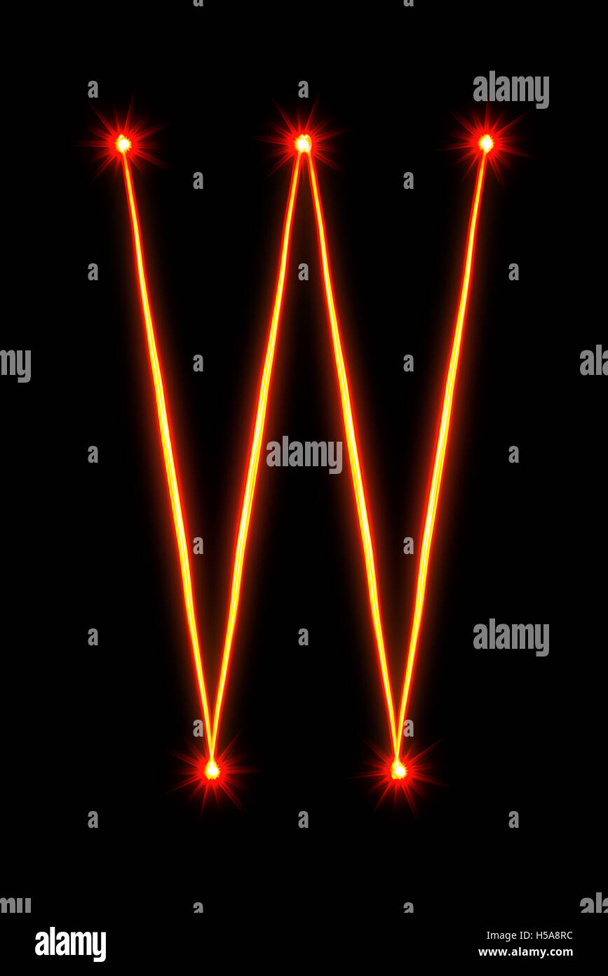 Rosso luce sottile pittura lettera W su sfondo nero Foto Stock