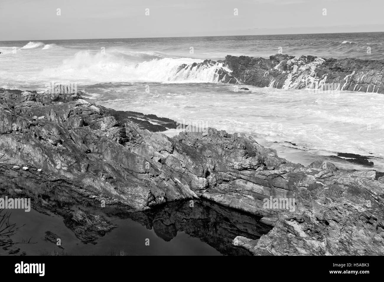 La sfocatura in Sud Africa sky oceano riserva tsitsikamma natura e rocce Foto Stock