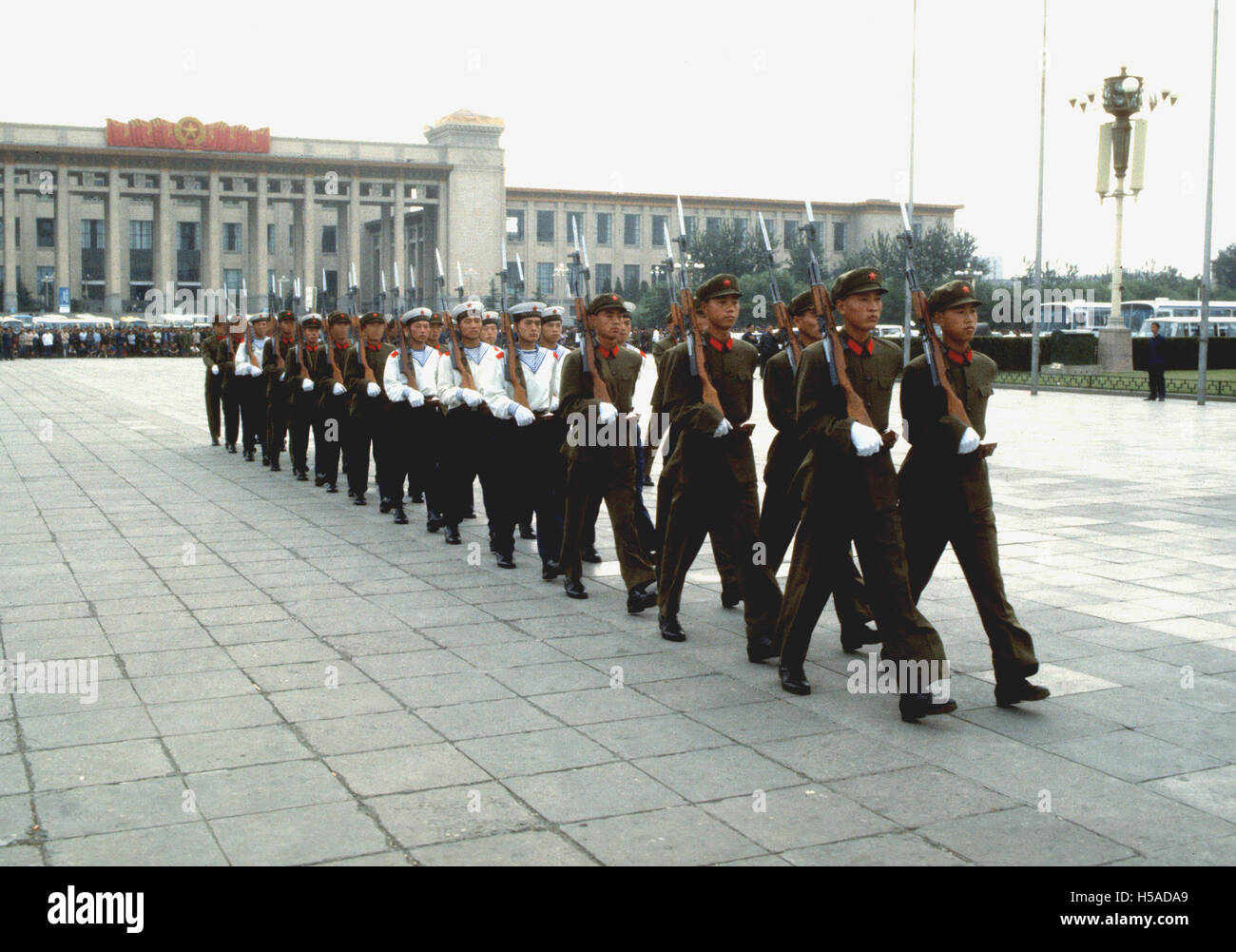 Semiscafi militari di diverse armi parade1988 Foto Stock