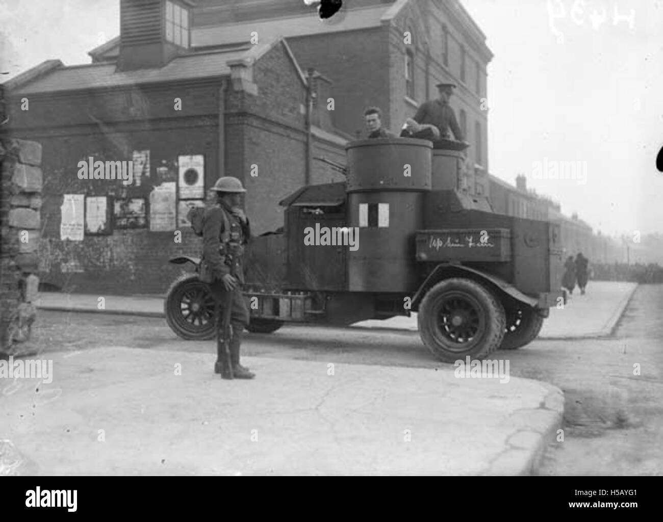 Questa frase sembra riferirsi a uno slogan politico o a un'espressione simbolica, possibilmente correlata a un partito politico, un evento o una causa. "Sinn F" si riferisce probabilmente al partito politico Sinn Féin, comunemente associato alla politica irlandese. Foto Stock