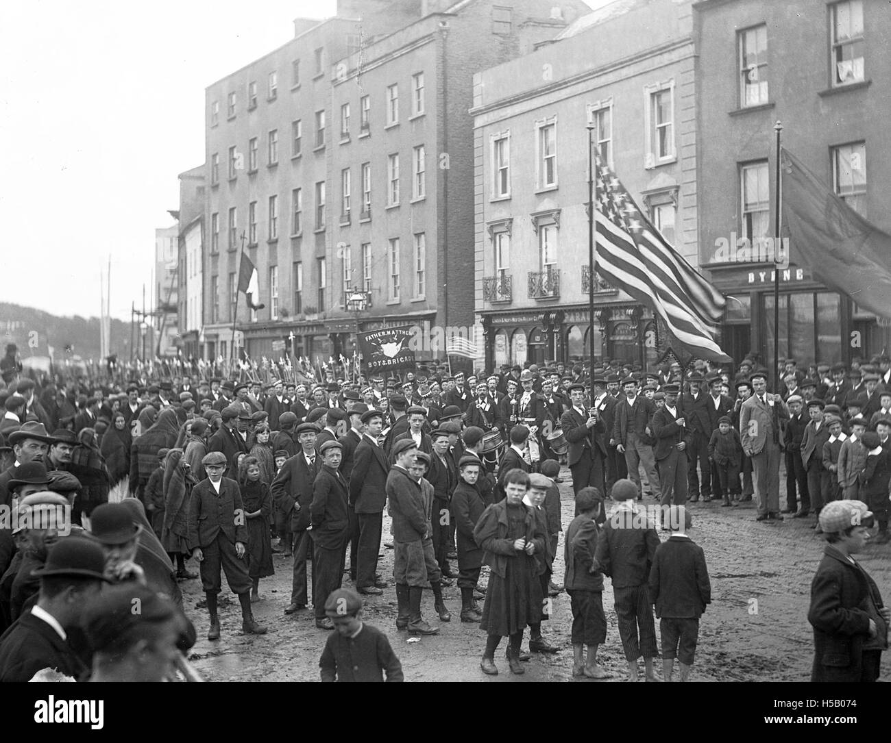 Un riferimento storico al viaggio o al viaggio a New Ross, una città nella contea di Wexford, in Irlanda, nota per la sua storia marittima e il ruolo di città portuale. Foto Stock