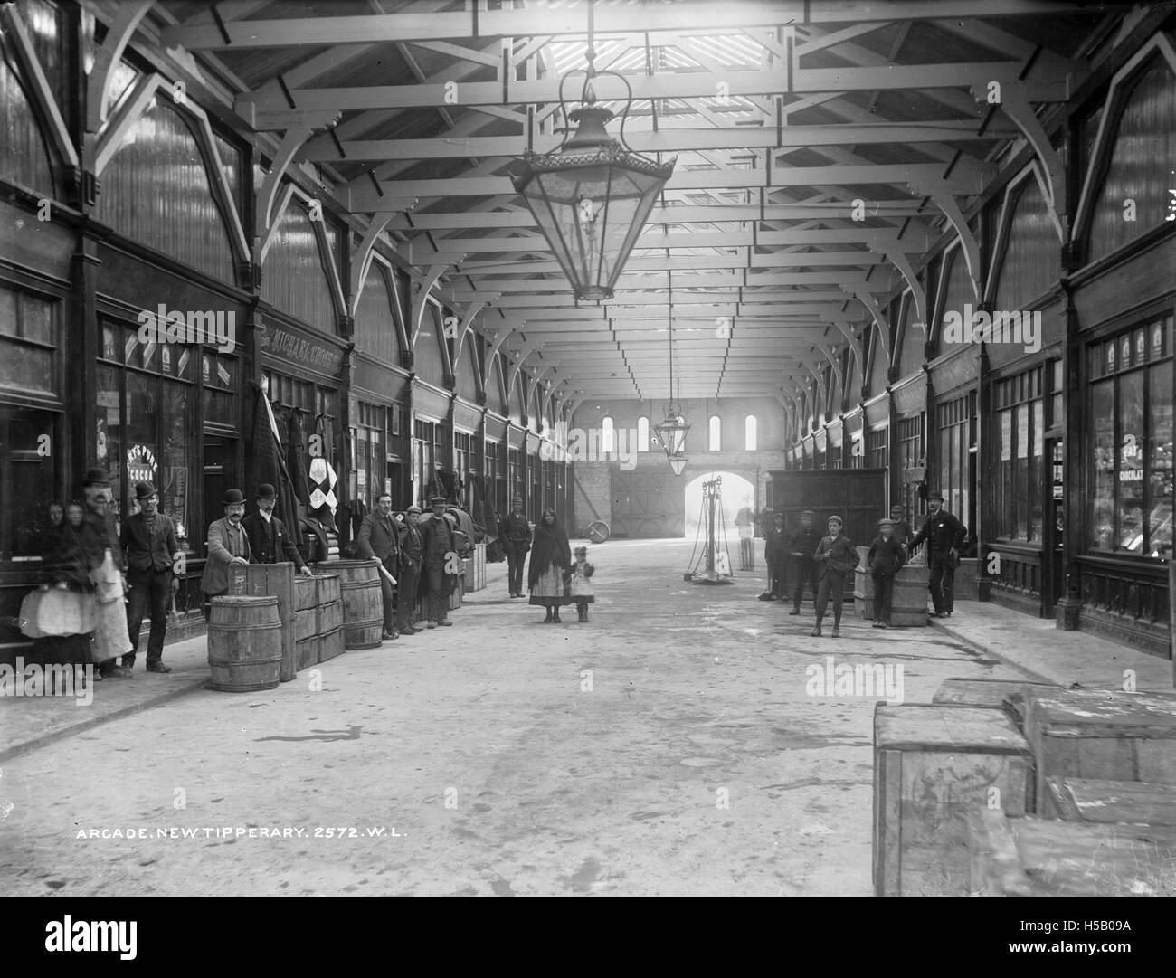 L'Arcade in New Tipperary si riferisce a un edificio o struttura situato in New Tipperary, un insediamento di rilevanza storica, ma è necessario un contesto più ampio per specificarne il significato. Foto Stock