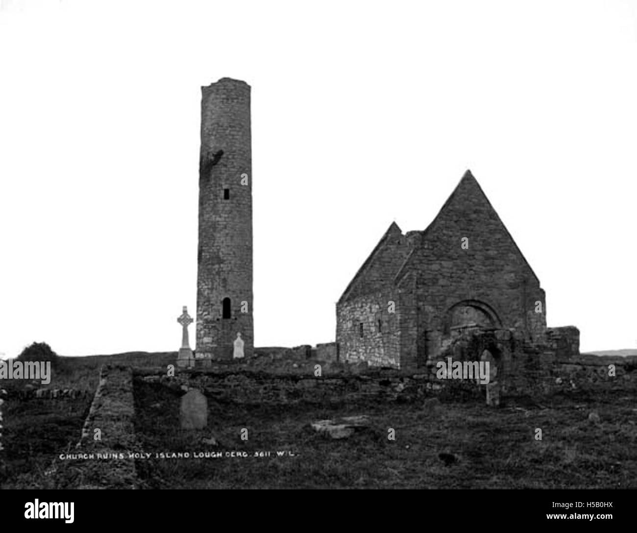 A Isola Santa Chiesa ruderi, Lough Derg, Co. Chiara Foto Stock