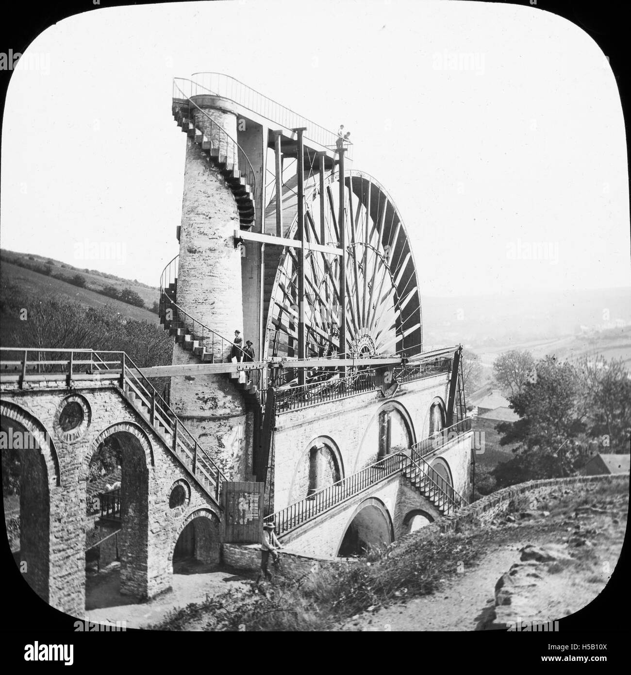 La ruota di Laxey, conosciuta anche come la *grande ruota di Laxey*, è una ruota idraulica storica situata sull'Isola di Man. Fu costruito nel 1854 ed è stato utilizzato per pompare acqua nella miniera di Laxey. Foto Stock
