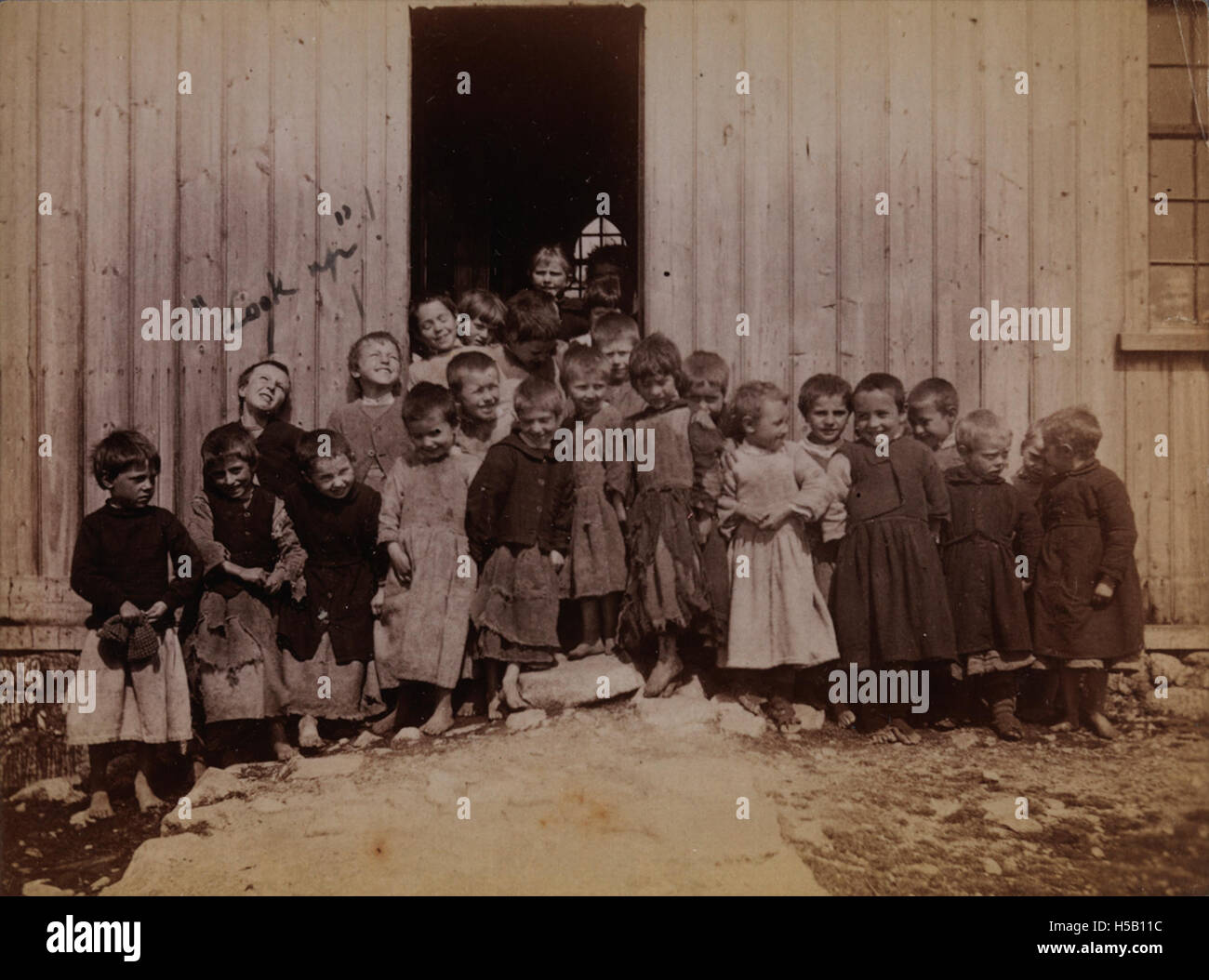 Questa voce si riferisce probabilmente a un'azione o a una direzione, come il comando per guardare verso l'alto. È necessario un contesto aggiuntivo per comprenderne appieno il significato o il riferimento. Foto Stock