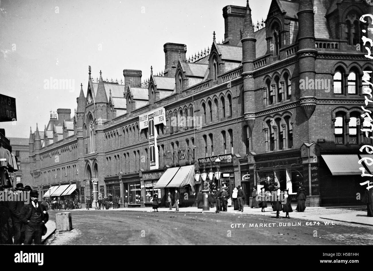 Una scena di mercato da South Great George's Street a Dublino, che mostra la vivace atmosfera della zona. Foto Stock
