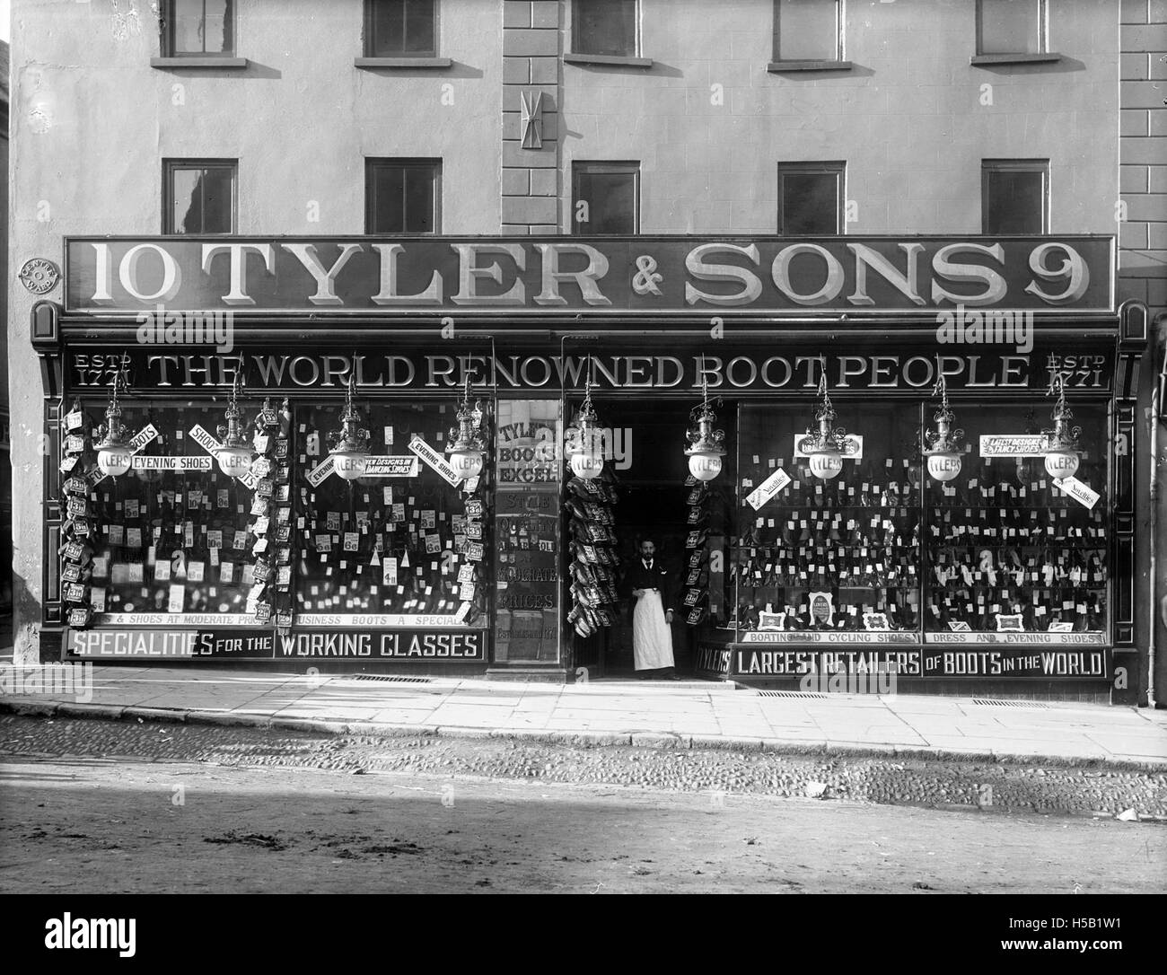 Questo titolo si riferisce probabilmente a un gruppo di individui noti come Boot People. È necessario un ulteriore contesto per identificare chi sono o per cosa sono noti, ma la frase suggerisce che hanno ottenuto il riconoscimento in alcuni campi o contesti. Foto Stock