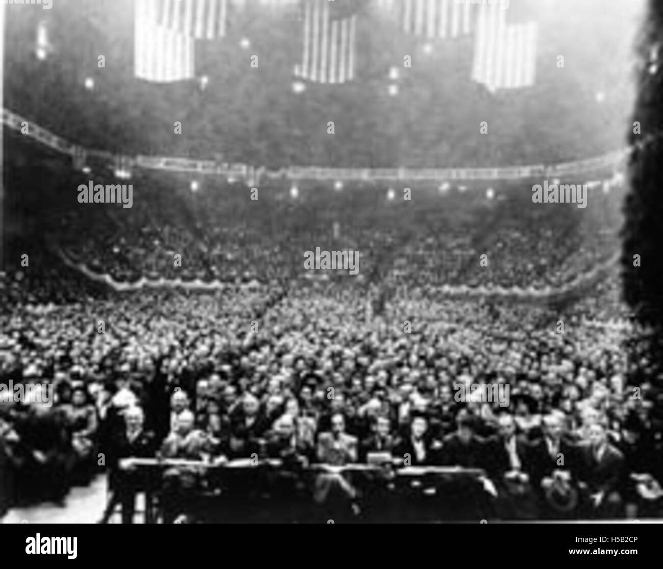 Una manifestazione sionista tenutasi al Madison Square Garden, con i partecipanti che sostenevano la causa sionista. L'evento fu significativo nella comunità ebraica e nella storia del sionismo negli Stati Uniti. Foto Stock