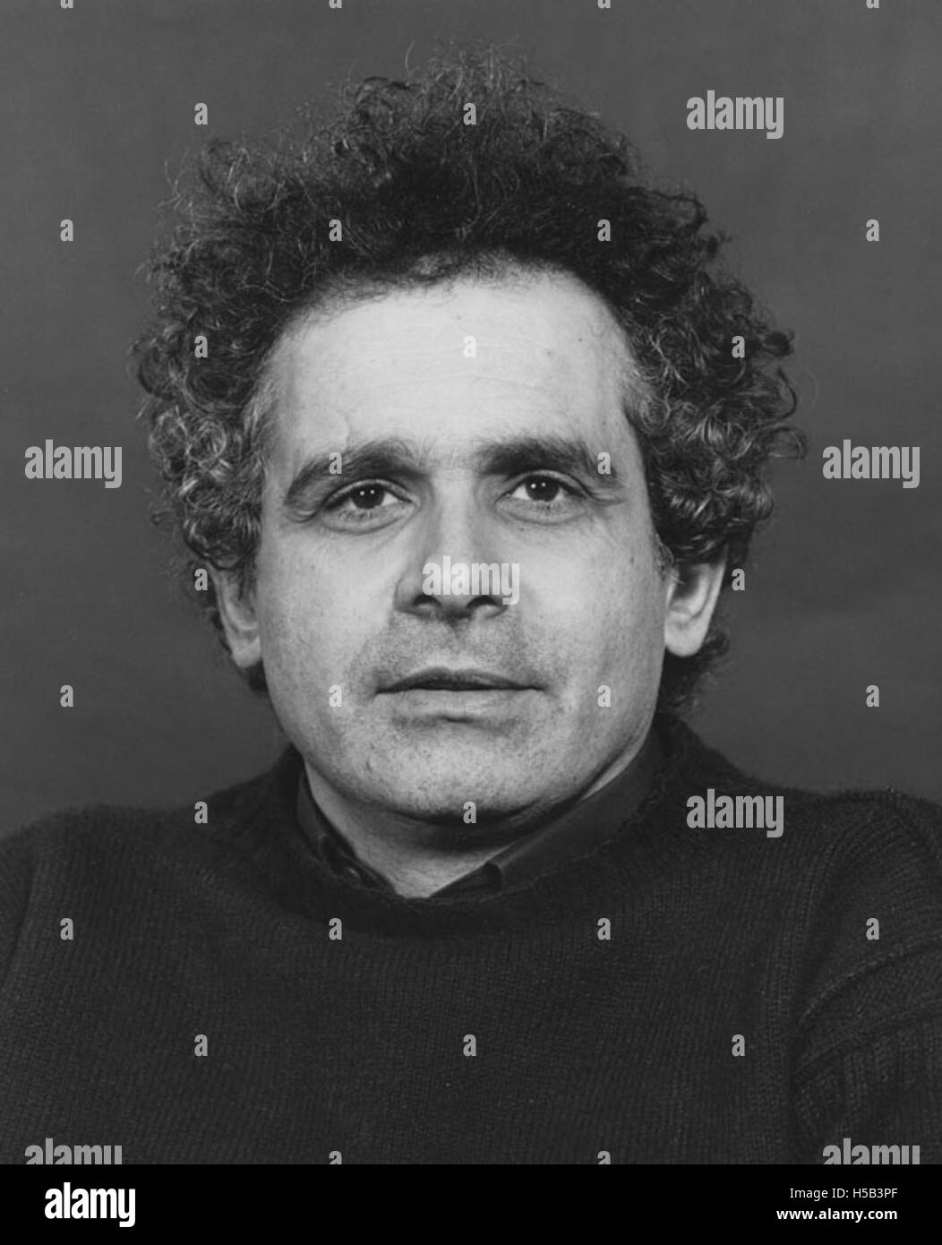 Maurice Bloch, una figura rinomata nel campo dell'antropologia, è noto per i suoi contributi allo studio delle strutture sociali e del comportamento umano. L'immagine del 1982 riflette probabilmente il suo lavoro accademico e lo status all'interno della comunità accademica durante quel periodo. Foto Stock