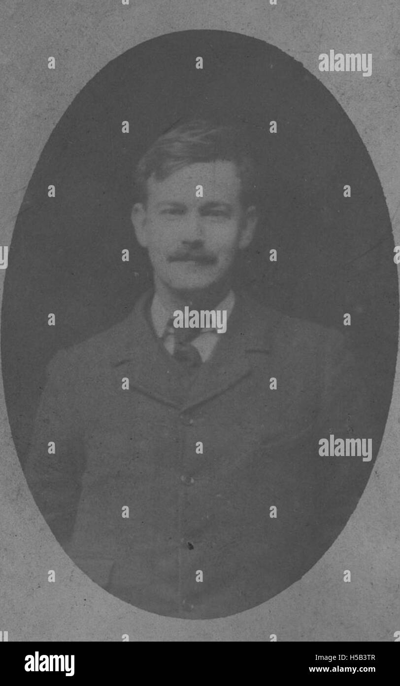 R.H. Tawney, un importante storico e critico sociale britannico, è raffigurato qui negli anni '1920 Noto per il suo lavoro sulla storia del pensiero economico e della giustizia sociale, Tawney fu una figura influente nei circoli intellettuali britannici del XX secolo. Foto Stock