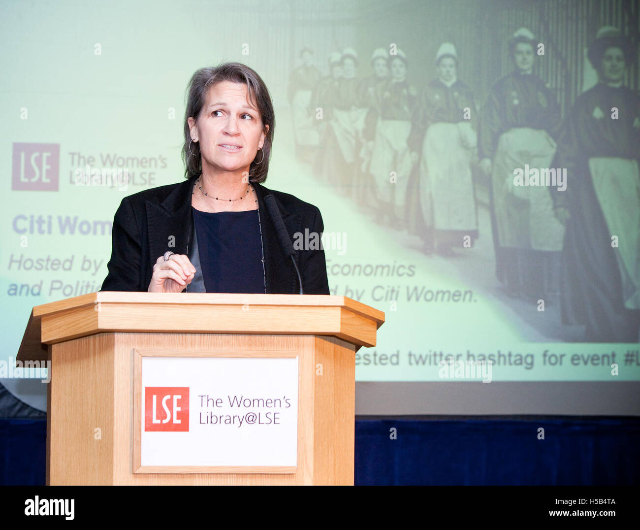 Suni Harford è una figura di spicco nella finanza e nell'economia. Nota per la sua leadership nelle istituzioni finanziarie, ha ricoperto ruoli significativi nei mercati finanziari globali. Foto Stock