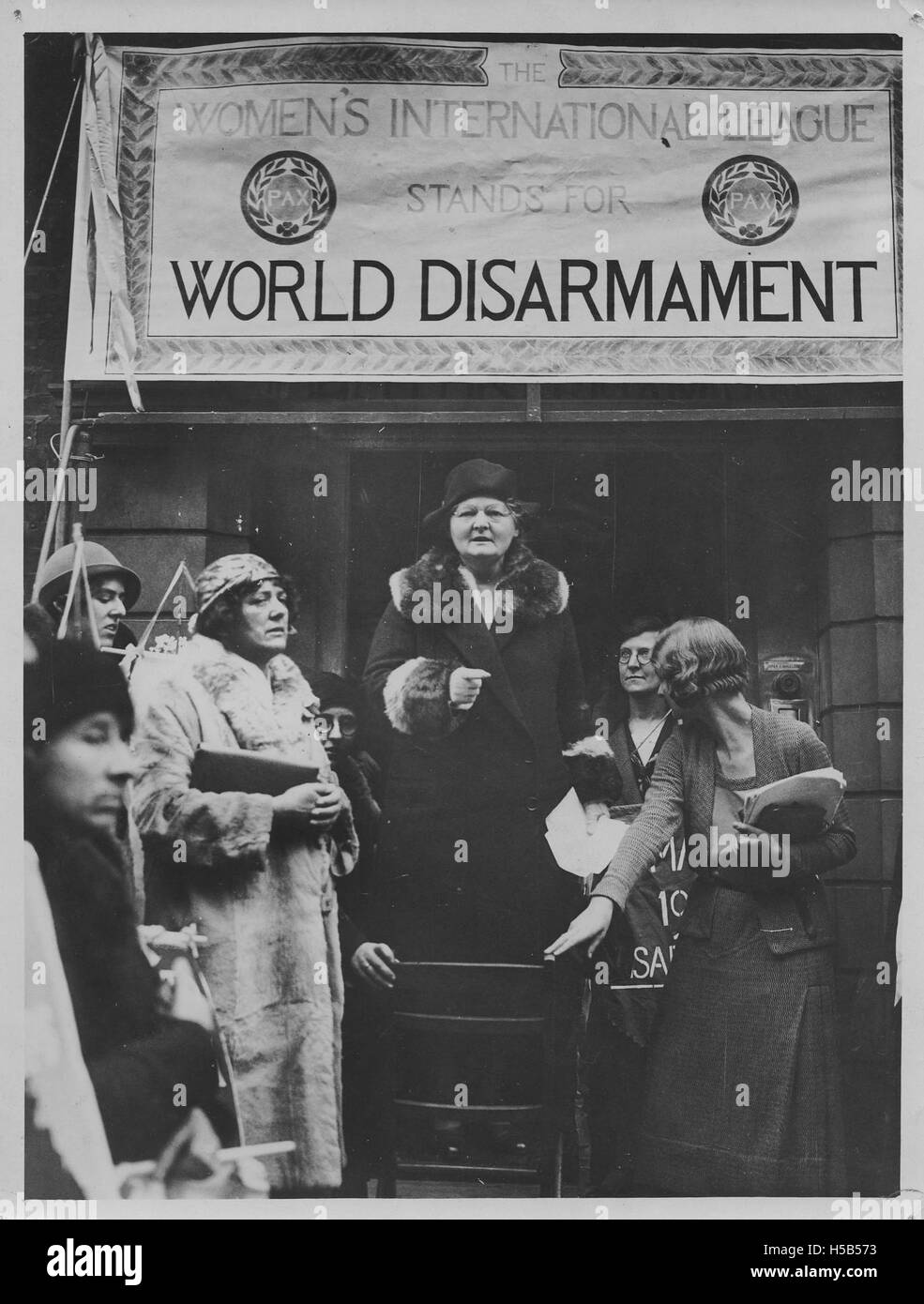 Margaret Bondfield era una sindacalista e politica britannica, nota per essere stata la prima donna a servire in un governo britannico. Ha svolto un ruolo chiave nel sostenere i diritti delle donne e il benessere dei lavoratori all'inizio del XX secolo. Foto Stock