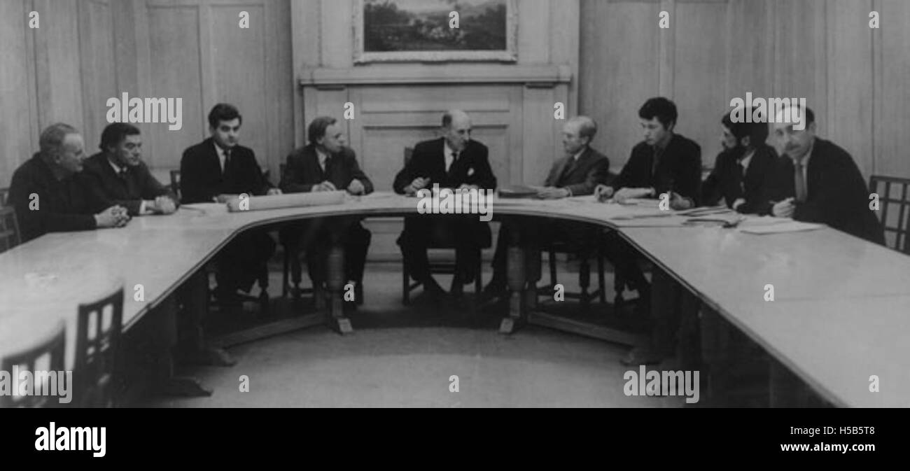 Una fotografia del Greater London Group, scattata nel giugno 1968. Questo gruppo rappresenta un collettivo di artisti o individui a Londra durante la fine degli anni '1960, un periodo noto per il cambiamento sociale e culturale. Foto Stock