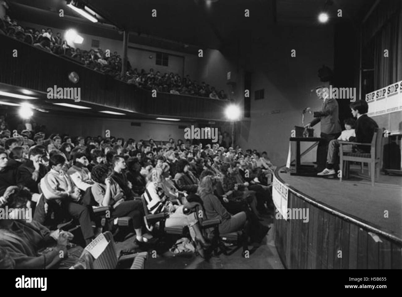 David Owen, politico e medico britannico, è raffigurato nel 1981, periodo durante il quale ha ricoperto vari ruoli politici. Conosciuto per la sua leadership nel Partito Socialdemocratico, il Dr. Owen giocò un ruolo chiave nella politica britannica durante la fine del XX secolo. Foto Stock