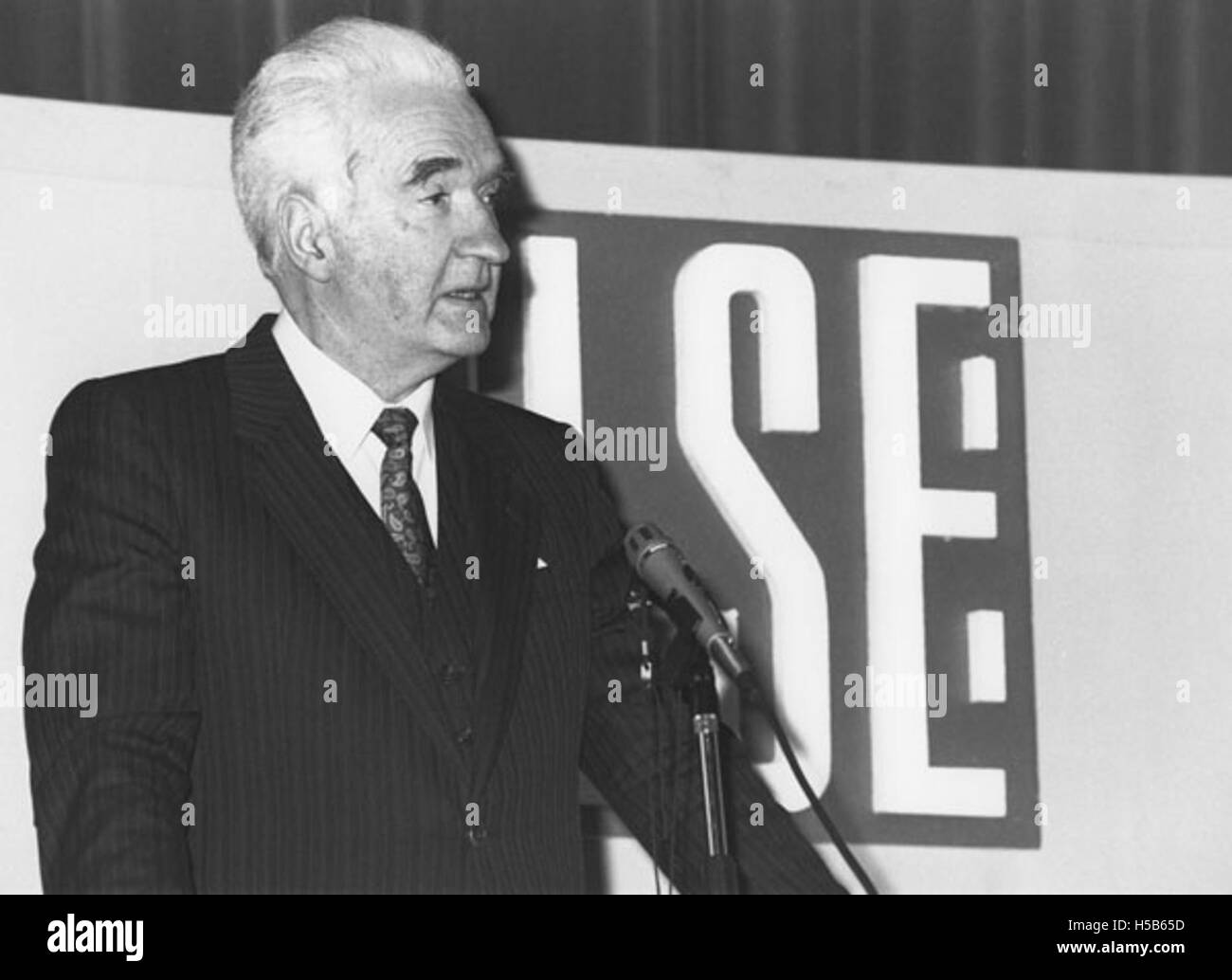 Un ritratto di Lord Mackay, che servì come Lord Cancelliere del Regno Unito nel 1989. Come figura giuridica influente, fu fondamentale nelle questioni legali e costituzionali del governo britannico. Foto Stock