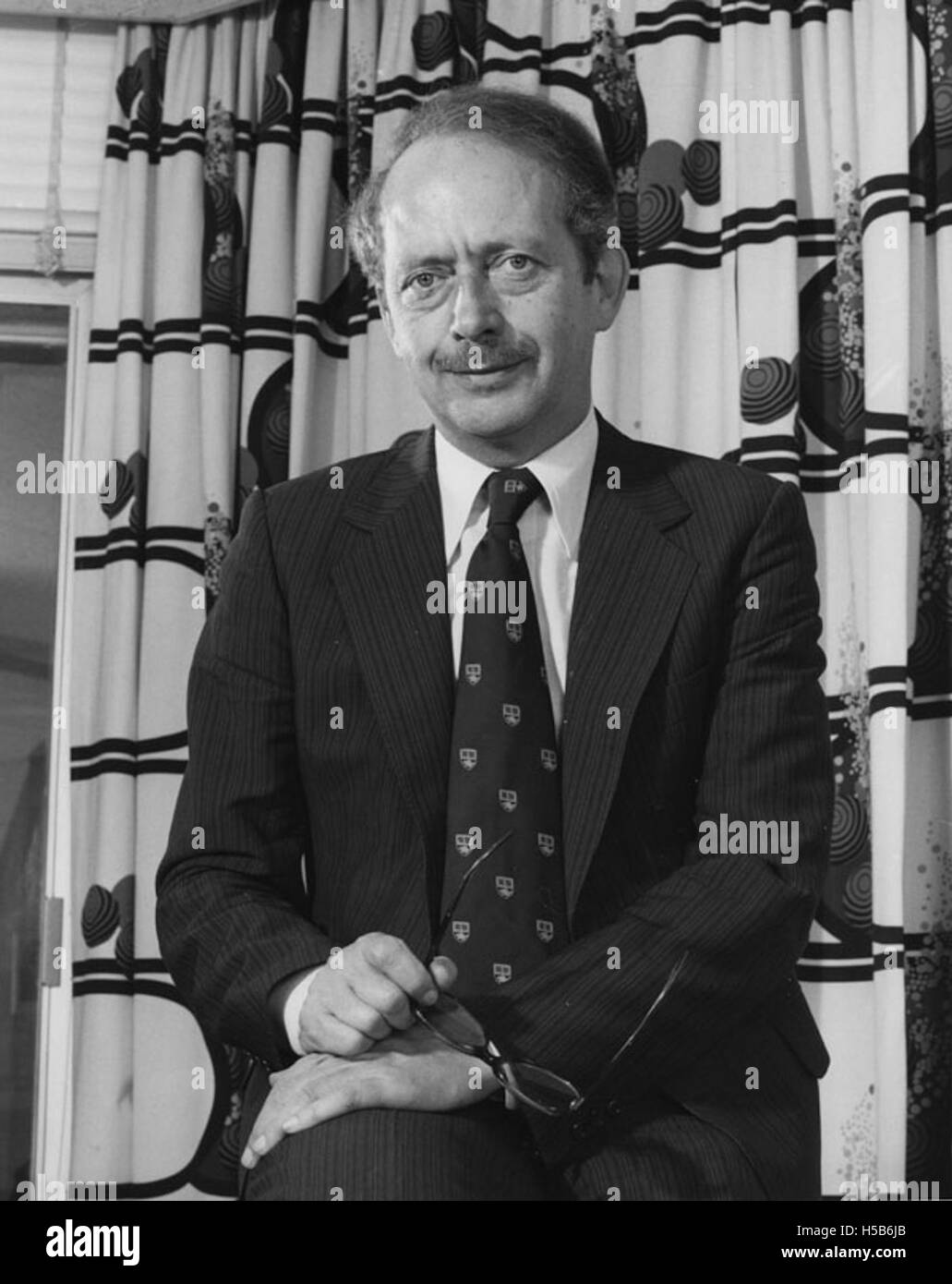 Lord Dahrendorf, un importante sociologo e figura pubblica, è raffigurato nel 1982. È noto per il suo lavoro sulla teoria sociale e per i suoi contributi allo sviluppo della politica sociale europea e delle relazioni internazionali durante il XX secolo. Foto Stock