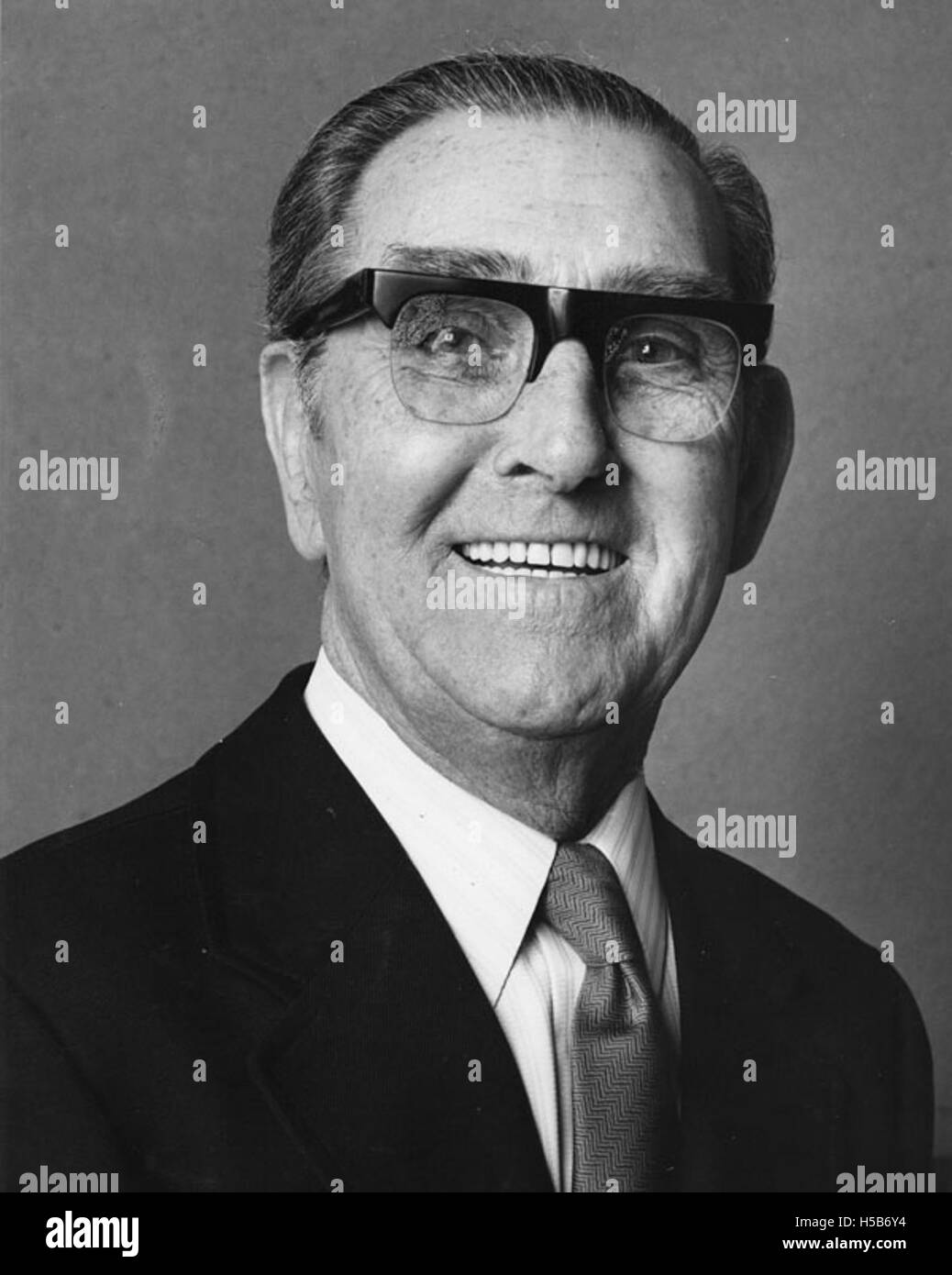 Bill Taplin fu una figura notevole nel 1976, riconosciuta per i suoi contributi significativi nel suo campo. Il suo lavoro e la sua influenza durante questo periodo hanno lasciato un impatto duraturo sulla sua comunità e professione. Foto Stock