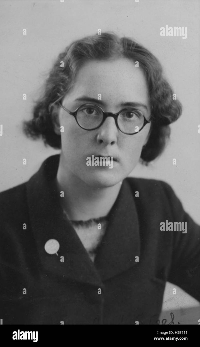 Questa fotografia cattura gli ufficiali del sindacato studentesco degli anni 1939-1940. L'immagine mette in evidenza la leadership e l'attivismo degli studenti durante un periodo turbolento, offrendo informazioni sulla vita degli studenti e il coinvolgimento in questioni sociali durante la fine degli anni '1930 e l'inizio degli anni '1940 Foto Stock