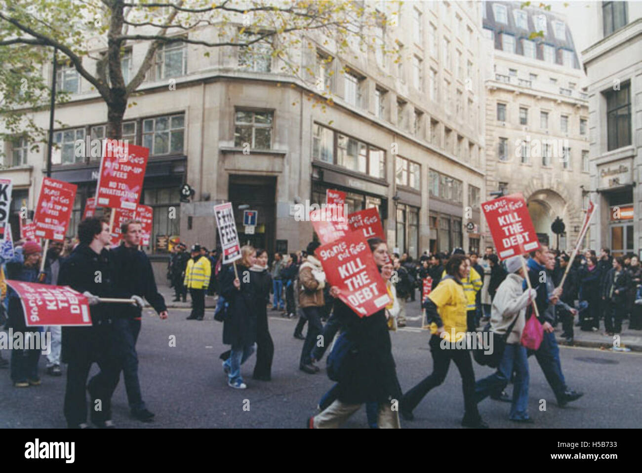 Una marcia studentesca nel novembre 2000 che sosteneva sovvenzioni anziché tasse, parte di un più ampio movimento per la riforma dell'istruzione e i diritti degli studenti durante l'inizio del XXI secolo. Foto Stock