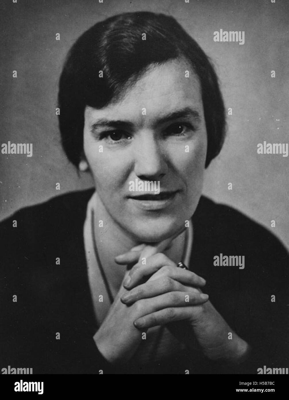 Un ritratto di Eileen Power, una figura di spicco degli anni '1930, nota per i suoi contributi alla storia e agli studi durante l'inizio del XX secolo. Foto Stock