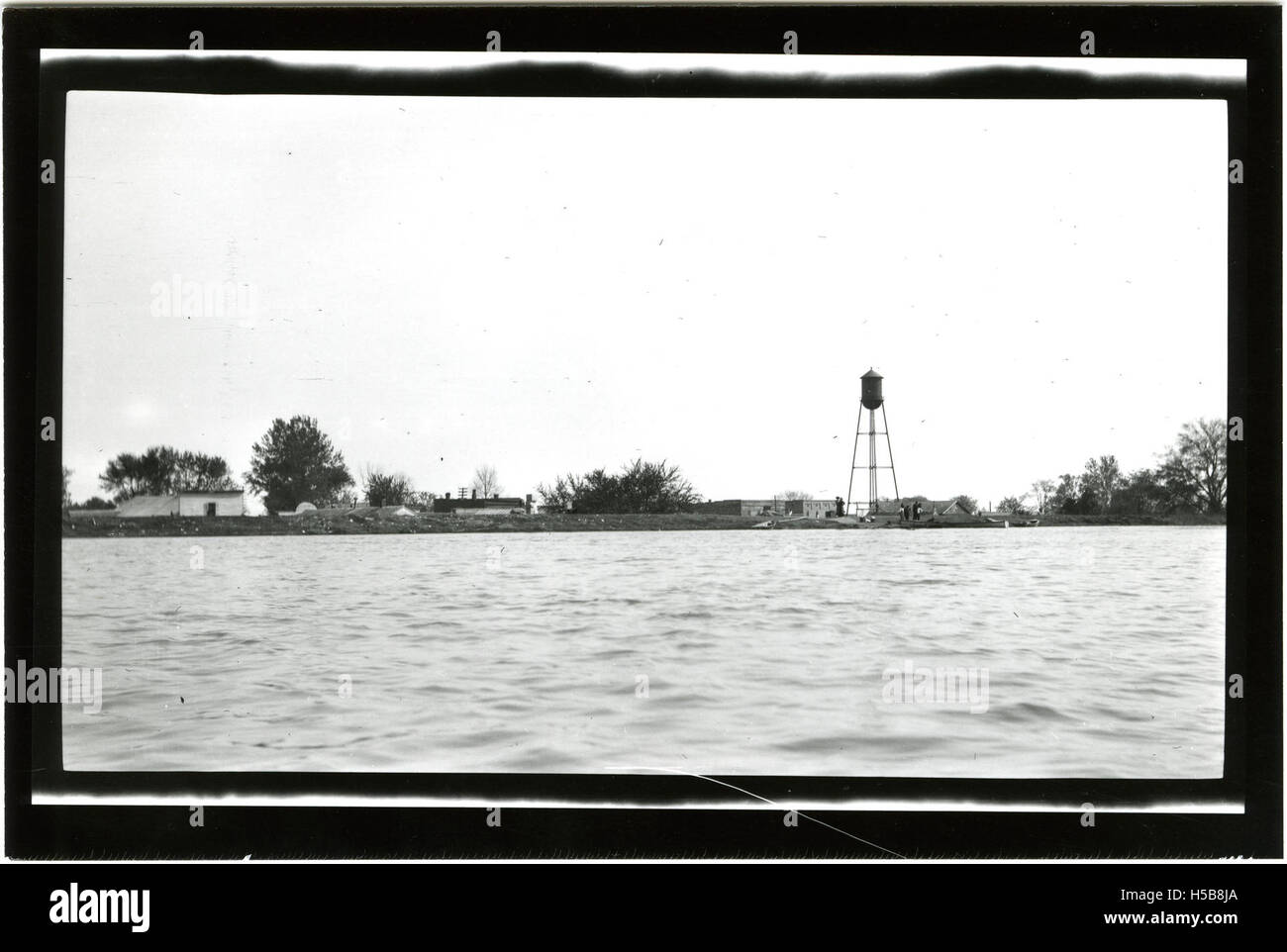 Questa serie di tre vedute mostra la parte anteriore di Friars Point, evidenziandone il paesaggio e l'architettura. Le immagini catturano le caratteristiche distintive della posizione. Foto Stock