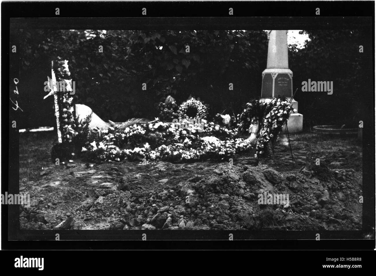La tomba di Mary Heldon, datata 1916, segna il luogo di riposo finale di un individuo la cui identità è registrata nei documenti storici di sepoltura. Foto Stock
