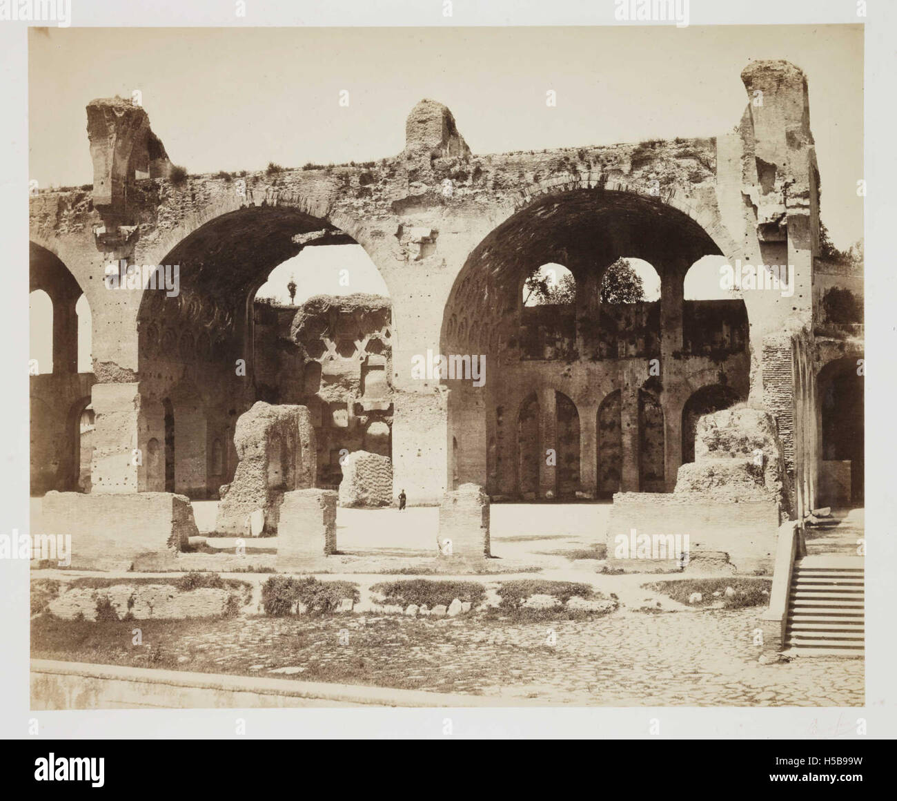 Le Terme di Caracalla, situate a Roma, erano uno dei più grandi e lussuosi complessi di bagni pubblici dell'antica Roma. Completati all'inizio del III secolo d.C. durante il regno dell'imperatore caro, i bagni furono utilizzati per il bagno pubblico, la socializzazione e il relax, simboleggiando la grandezza e l'importanza culturale dell'impero romano. Foto Stock