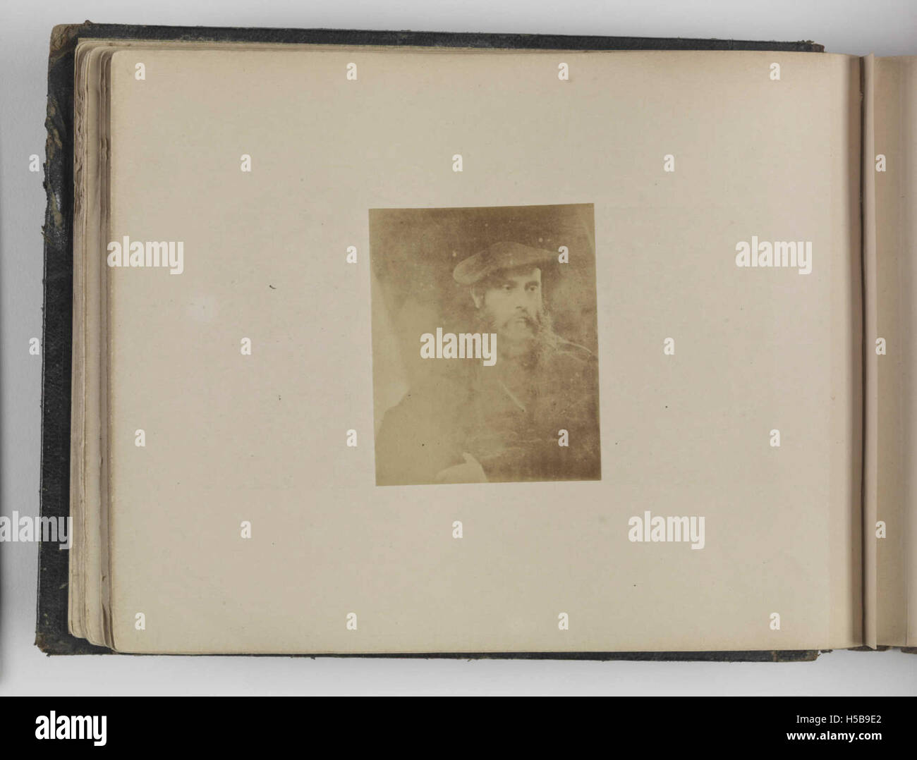 Un ritratto di William Michael Rossetti, un importante poeta, critico e fratello di Dante Gabriel Rossetti del XIX secolo. Fu una figura influente nella Fratellanza Pre-Raphaelite. Foto Stock