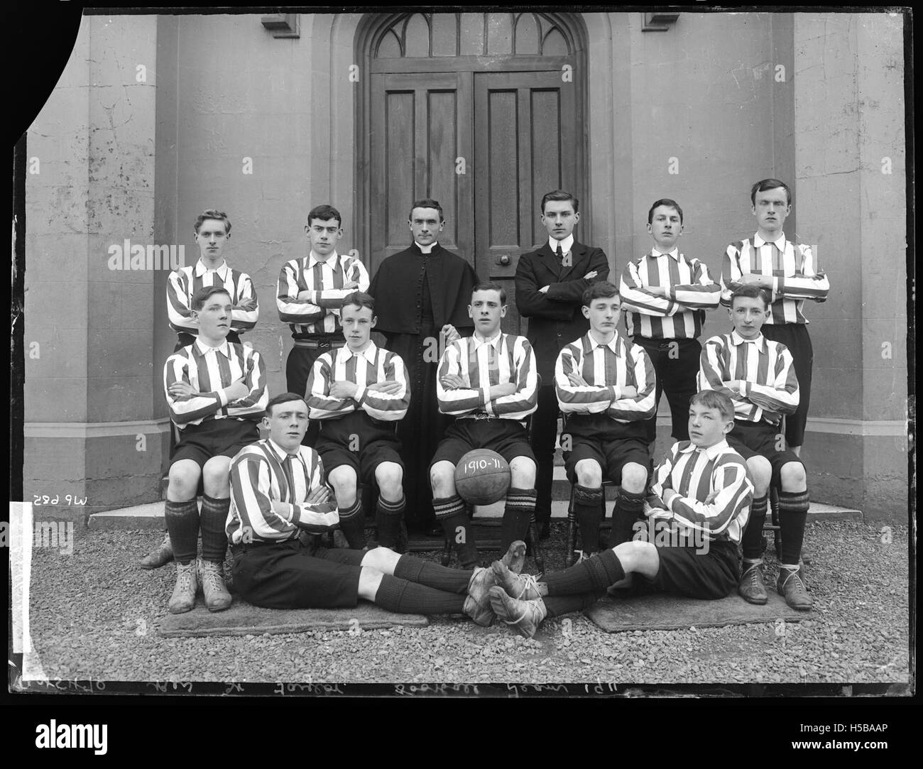 La squadra di football del St. Patrick's College è una squadra sportiva che rappresenta il St. Patrick's College in una regione specifica. Questa squadra partecipa a eventi calcistici competitivi, contribuendo allo spirito scolastico e alla conquista atletica. Foto Stock
