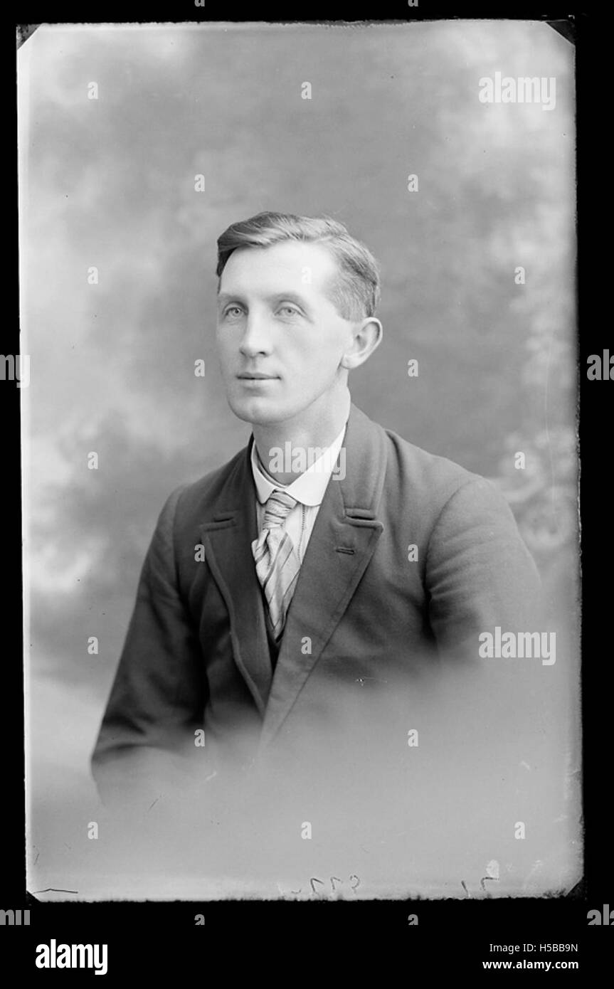 D1422 B76301 D 03 si riferisce a un altro record di archivio specifico o a una voce di database, correlata a materiali storici. Il codice è probabilmente un identificatore di un articolo o di un documento all'interno di un sistema di archiviazione. Foto Stock