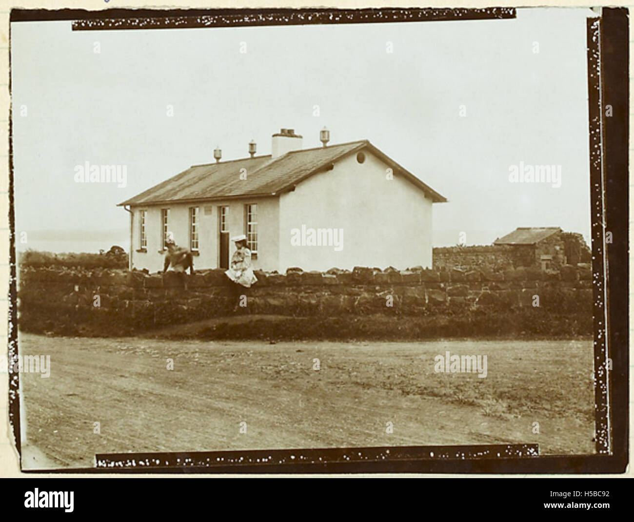 La Woodburn School, situata nella contea di Antrim, Irlanda del Nord, è un'istituzione educativa nota per il suo coinvolgimento nella comunità e la storia locale. Foto Stock