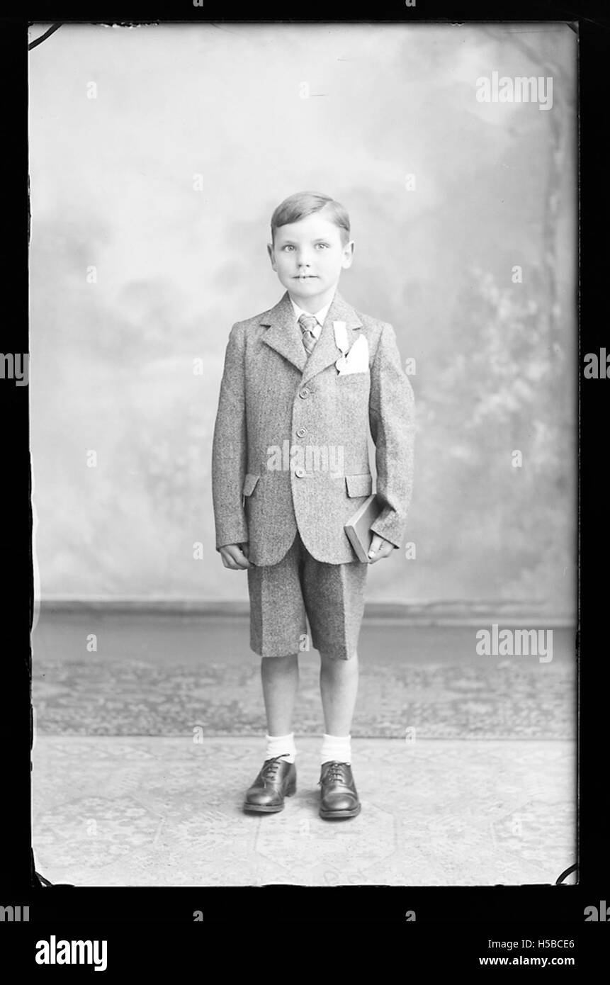 L'immagine etichettata D1422B76485 G 003A è una fotografia d'archivio di una collezione, potenzialmente un record militare o storico. I dettagli relativi al contesto specifico o al soggetto non sono chiari sulla base della sola etichetta. Foto Stock