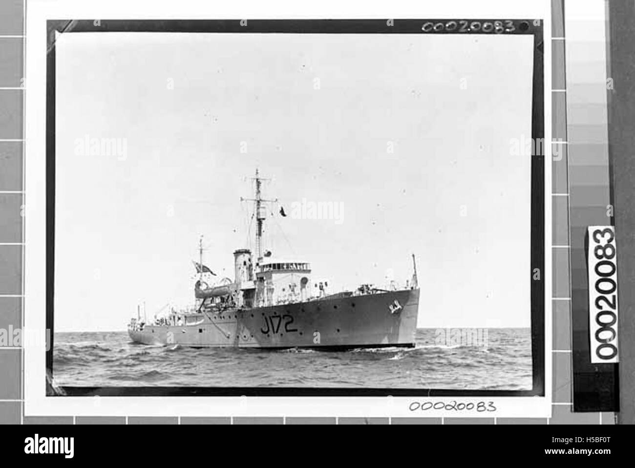 Fotografia che documenta le prove di HMAS Wollongong i al largo di Sydney Heads, un evento significativo nella messa in servizio della nave navale australiana. Foto Stock