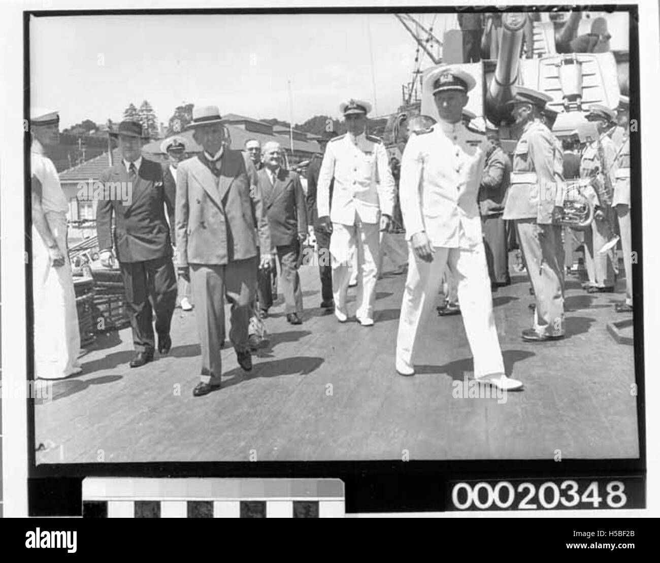 Il contrammiraglio Sir John Crace, il capitano John Augustine Collins e l'ex primo ministro Billy Hughes parteciparono alle celebrazioni per il ritorno di HMAS Sydney (II), un evento navale significativo. Foto Stock