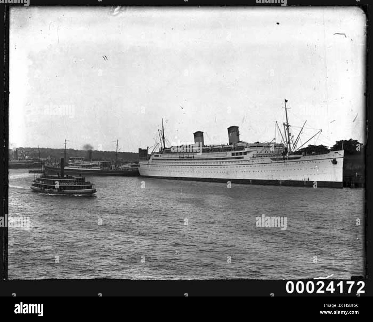 La SS MONTEREY, una nave passeggeri, ormeggiava a East Circular Quay, un noto molo a Sydney, in Australia. La fotografia probabilmente cattura la nave durante un porto di scalo. Foto Stock