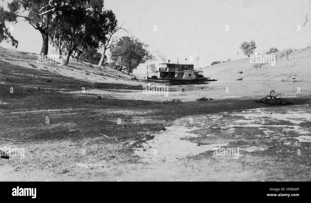 Cartolina fotografica che mostra il battello a vapore sul Nilo Darling il letto del fiume, Bourke Foto Stock