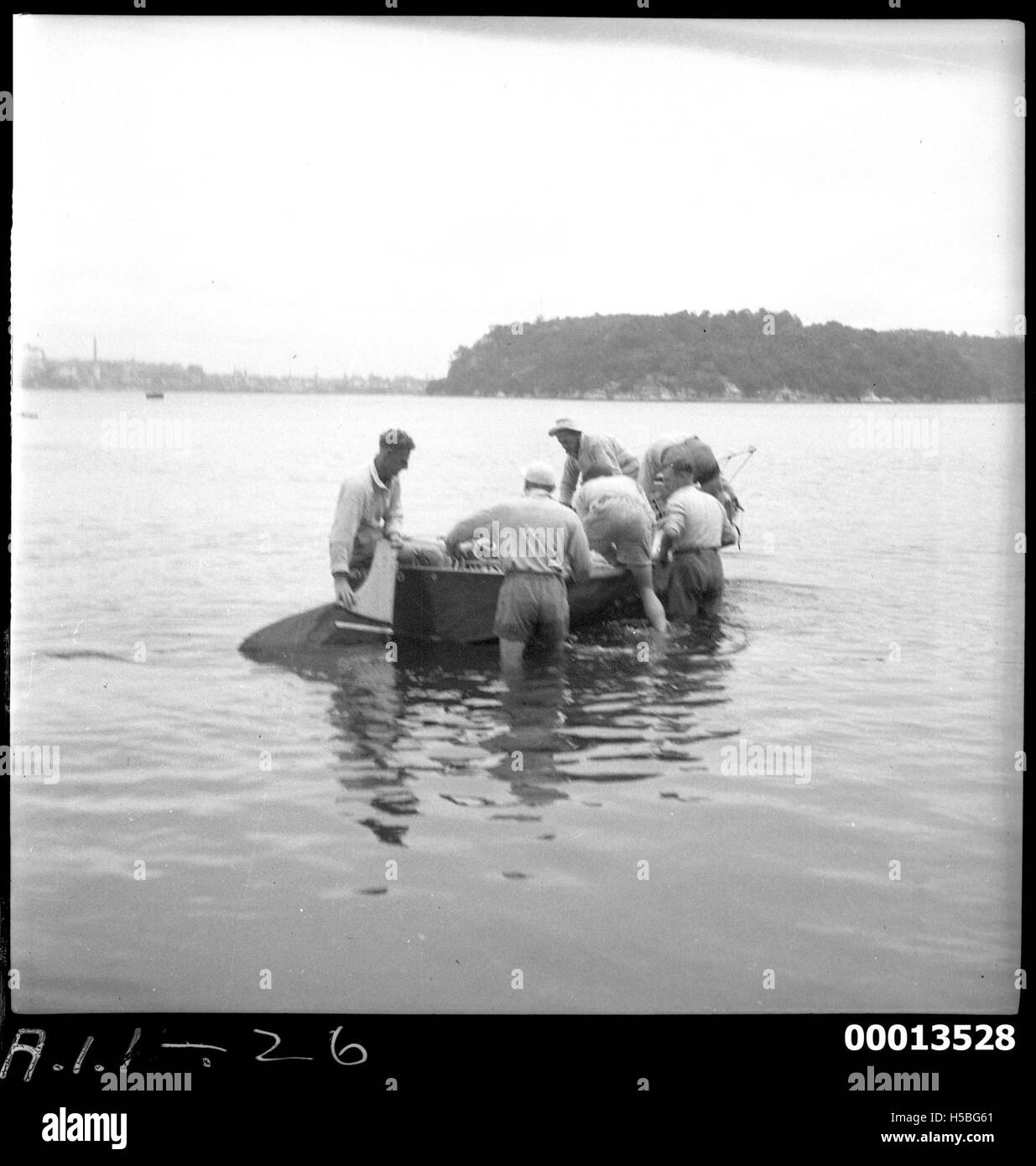 Uno yacht da corsa di 18 piedi chiamato "MYRA TOO" e' visto navigare nel porto di Sydney, una posizione popolare per la vela competitiva e la nautica da diporto. Foto Stock