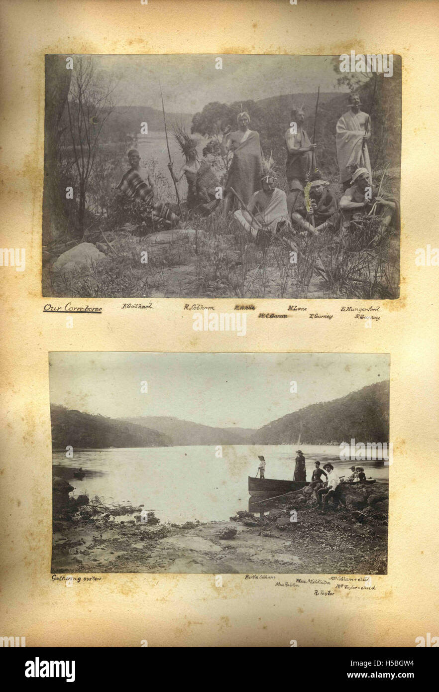 Le fotografie intitolate "Our Corroboree" e "Gathering Oysters" ritraggono scene dal porto di Sydney, con gruppi di persone impegnate in attività all'aperto come nautica, campeggio e picnic durante i festival. Foto Stock